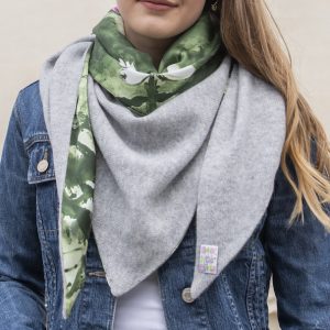 the 17:35: Schal Kaschmir & Seide mit Seerosen 4