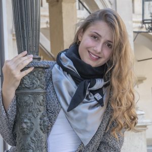 the 17:35: Schal Kaschmir & Seide in Silbergrau 2